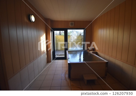 Hot spring, inn, bath, cypress, open-air bath, bathtub, hot water, spout, fruit forest Hot spring, inn, bath, cypress, open-air bath, bathtub, hot water, spout, fruit forest 126207930