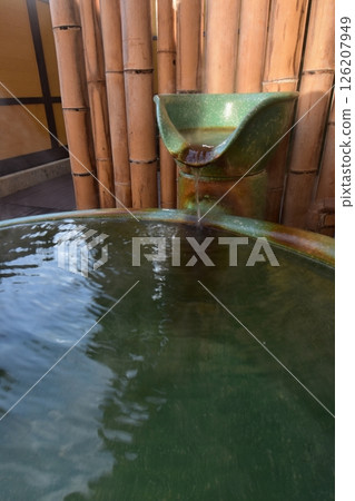 Hot spring, inn, bath, cypress, open-air bath, bathtub, hot water, spout, fruit forest Hot spring, inn, bath, cypress, open-air bath, bathtub, hot water, spout, fruit forest 126207949