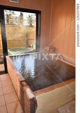 Hot spring, inn, bath, cypress, open-air bath, bathtub, hot water, spout, fruit forest Hot spring, inn, bath, cypress, open-air bath, bathtub, hot water, spout, fruit forest 126207969