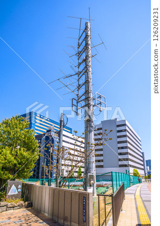 日本東京城市景觀。城市防災。住友不動產濱離宮大樓附近的消防隊無線電連接終端 126209231