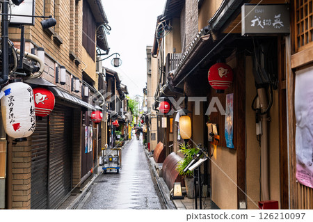 京都府古都的娛樂區先鬥町 126210097