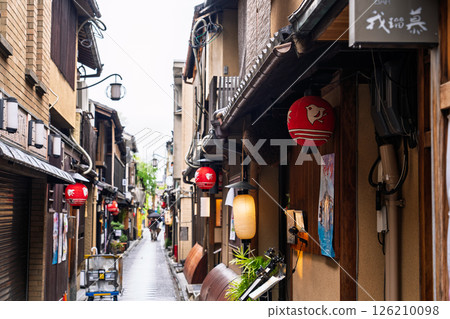 京都府古都的娛樂區先鬥町 126210098