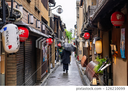 京都府古都的娛樂區先鬥町 126210099
