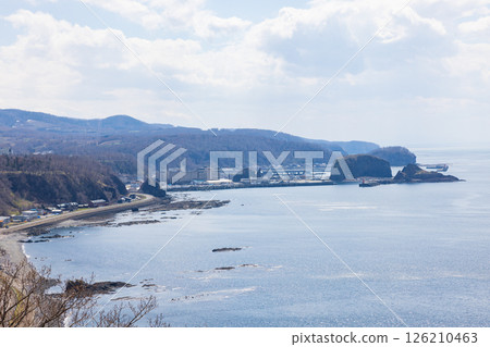 從知床半島的普尤尼岬展望台眺望宇登呂週邊地區 從知床半島的普尤尼岬展望台眺望宇登呂週邊地區 126210463