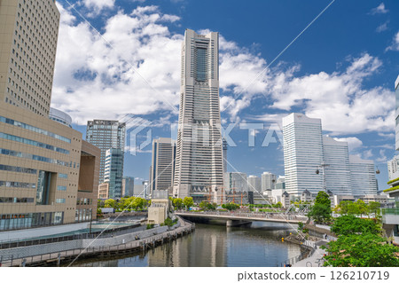 <Kanagawa Prefecture> Yokohama Minato Mirai on a sunny day <Kanagawa Prefecture> Yokohama Minato Mirai on a sunny day 126210719