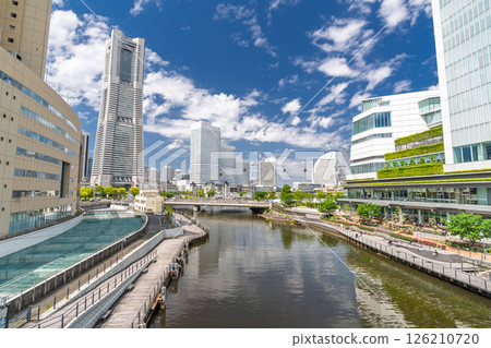 <Kanagawa Prefecture> Yokohama Minato Mirai on a sunny day <Kanagawa Prefecture> Yokohama Minato Mirai on a sunny day 126210720