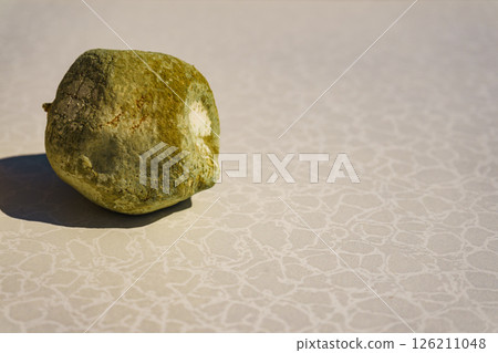 Moldy rotten lemon fruits Moldy rotten lemon fruits 126211048