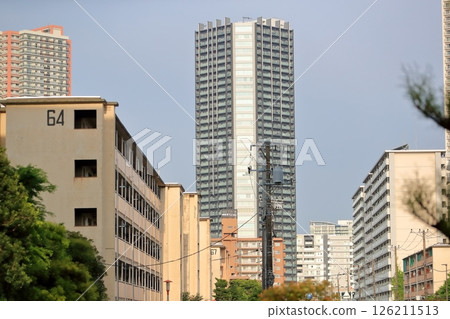 Metropolitan housing complex and tower apartment building (Koto-ku, Tokyo) 126211513