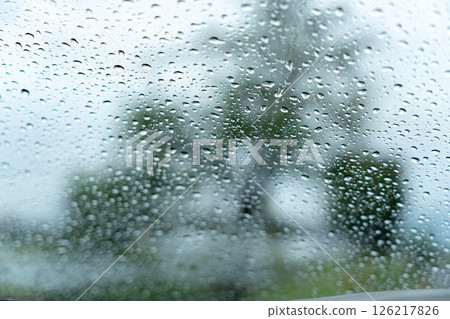 [雨季材料] 汽車擋風玻璃上的水滴 [長野縣] 126217826