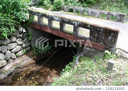 明月川上的小橋(神奈川縣鎌倉市山之內) 明月川上的小橋(神奈川縣鎌倉市山之內) 126219261