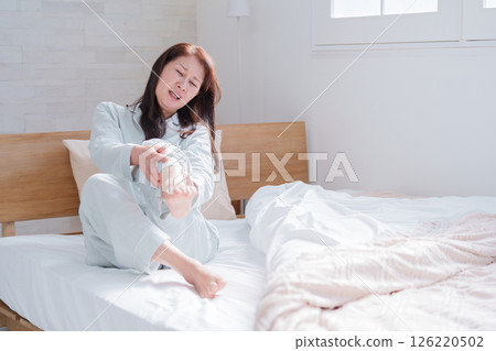 Senior woman with leg cramps 126220502