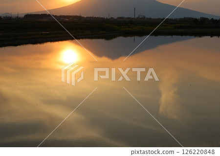Sunset reflected in rice paddies and Mt. Iwaki 126220848