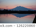 A train running at dusk and Mt. Iwaki 126220860