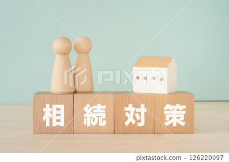Blocks with "inheritance planning" written on them, dolls, and model houses 126220997