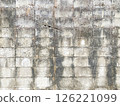 骯髒老化的混凝土塊牆 126221099