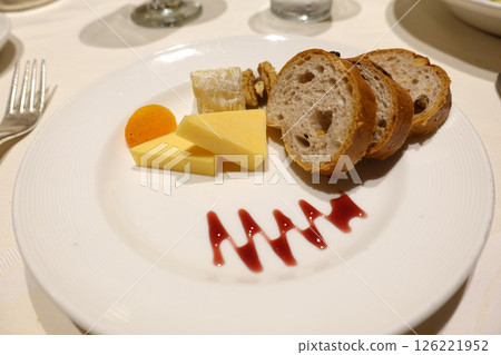 Dinner on the luxury cruise ship Diamond Princess Dinner on the luxury cruise ship Diamond Princess 126221952