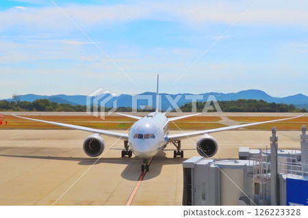 [廣島] 從廣島機場的觀景台看到的飛機 126223328