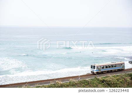 A single-car train on the Sanin Main Line seen from Yuhi Park Misumi 126223448