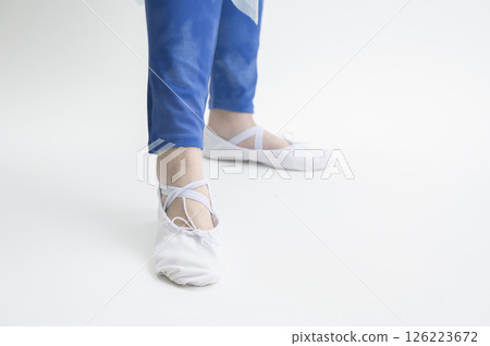 穿芭蕾舞鞋的女性 穿芭蕾舞鞋的女性 126223672