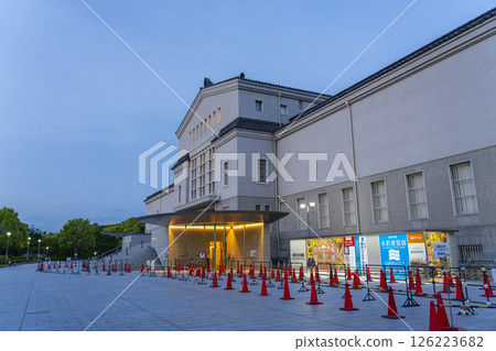 Osaka Municipal Museum of Fine Arts at dusk Osaka Municipal Museum of Fine Arts at dusk 126223682
