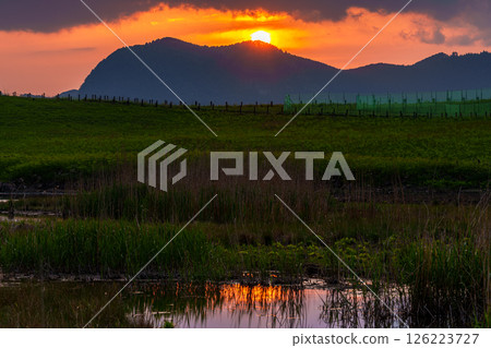 Sunset over the Soni mountain range. Continuous photos with the same framing. HDR 3-photo composite. Shooting location: Soni Plateau ⑩ Sunset over the Soni mountain range. Continuous photos with the same framing. HDR 3-photo composite. Shooting location: Soni Plateau ⑩ 126223727