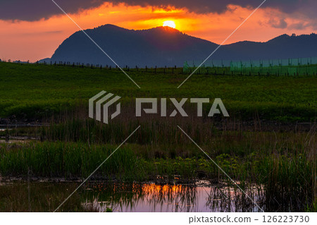 Sunset over the Soni mountain range. Continuous photos with the same framing. HDR 3-photo composite. Shooting location: Soni Plateau ⑬ Sunset over the Soni mountain range. Continuous photos with the same framing. HDR 3-photo composite. Shooting location: Soni Plateau ⑬ 126223730