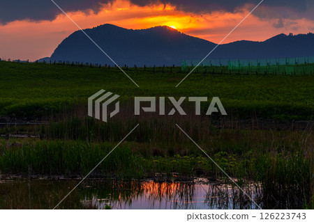 Sunset over the Soni mountain range. Continuous photos with the same framing. HDR 3-photo composite. Photo taken at Soni Plateau ㉖ Sunset over the Soni mountain range. Continuous photos with the same framing. HDR 3-photo composite. Photo taken at Soni Plateau ㉖ 126223743