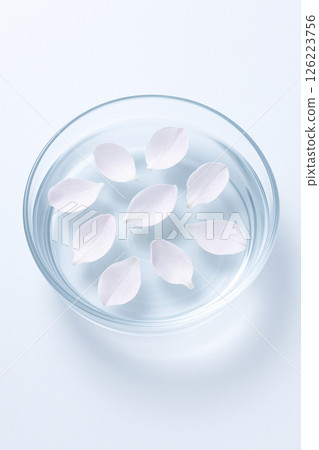 Floating petals in a glass container 126223756