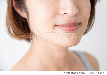 中年女性護膚形象 126224354