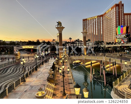 [Nevada] Sunset view of the Venetian and Treasure Island in Las Vegas 126224850