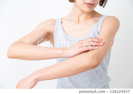 Middle-aged women who care about body care in summer Middle-aged women who care about body care in summer 126224937
