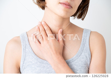 Middle-aged women who care about body care in summer 126225028