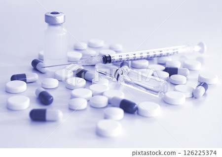 Vial and ampule of drug, 1 ml plastic syringe with needle, drug tablet and capsule isolated on the white background Vial and ampule of drug, 1 ml plastic syringe with needle, drug tablet and capsule isolated on the white background 126225374