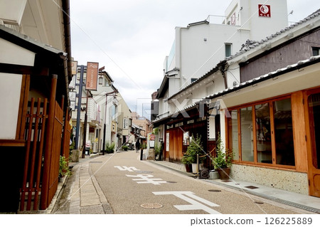 Hirakata-juku: A bustling street lined with shops. Okamotocho, Hirakata City, Osaka Prefecture. 126225889