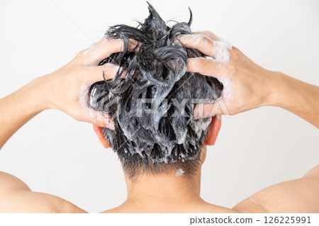 中年男子洗頭 126225991