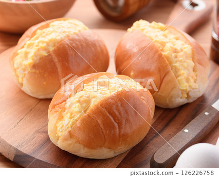 Roll sandwich (egg sandwich on roll) 126226758