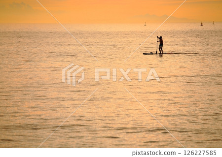 傍晚的海 傍晚的海 126227585