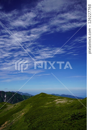 北阿爾卑斯山在夏天 126227768