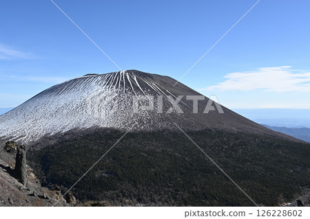 Winter climbing at Mt. Kuroboyama, Mt. Asama, Gunma Prefecture, Nagano Prefecture 126228602