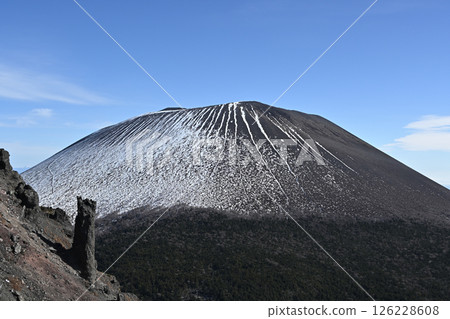 Winter climbing at Mt. Kuroboyama, Mt. Asama, Gunma Prefecture, Nagano Prefecture 126228608