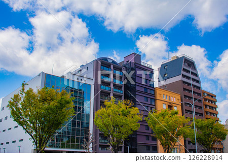 [Kyoto scenery] Sky and buildings on Horikawa Street 126228914