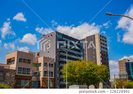 [Kyoto scenery] Sky and buildings on Horikawa Street 126228991