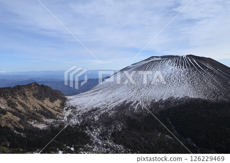 Winter climbing at Mt. Kuroboyama, Mt. Asama, Gunma Prefecture, Nagano Prefecture Winter climbing at Mt. Kuroboyama, Mt. Asama, Gunma Prefecture, Nagano Prefecture 126229469