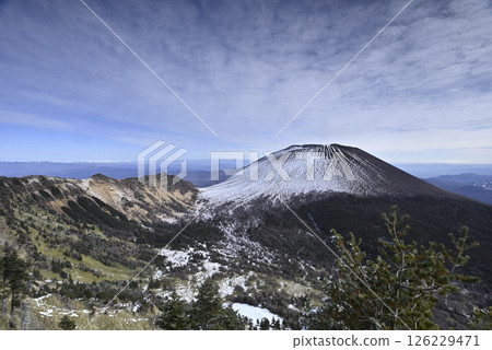 Winter climbing at Mt. Kuroboyama, Mt. Asama, Gunma Prefecture, Nagano Prefecture 126229471