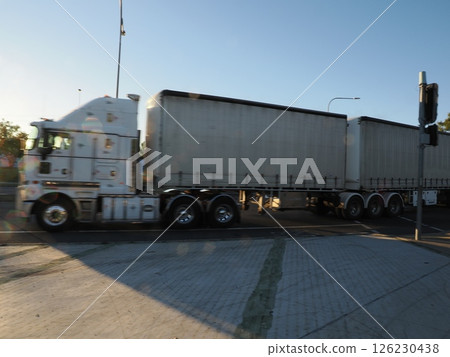 澳洲巨型拖車 澳洲羅克漢普頓 126230438