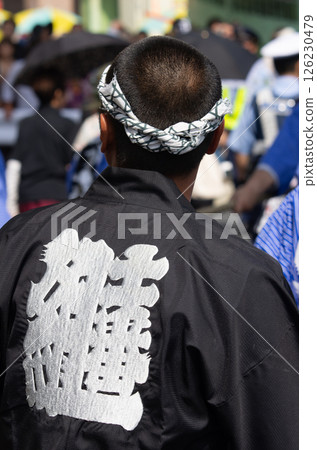 Participants in the Kumagaya Uchiwa Festival wearing happi coats (inhanten) 126230479