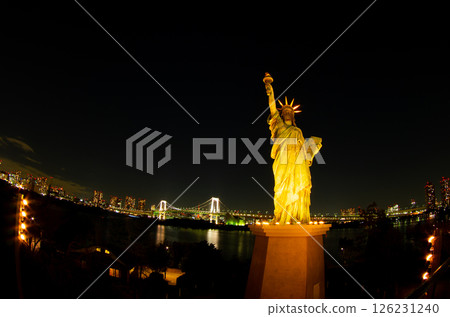The Statue of Liberty in Odaiba and the night view of Tokyo Bay 126231240