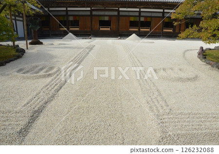 The front garden of Zuiganji Temple (Matsushima Town, Miyagi County, Miyagi Prefecture) The front garden of Zuiganji Temple (Matsushima Town, Miyagi County, Miyagi Prefecture) 126232088
