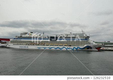 首艘抵達神戶港的郵輪：Aida Stella 126232510