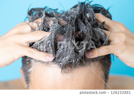 Middle-aged man shampooing Middle-aged man shampooing 126232881